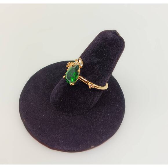 Green CZ Cluster Ring Gold Plated Size 6.75 Sparkling Statement Jewelry New - Picture 2 of 5